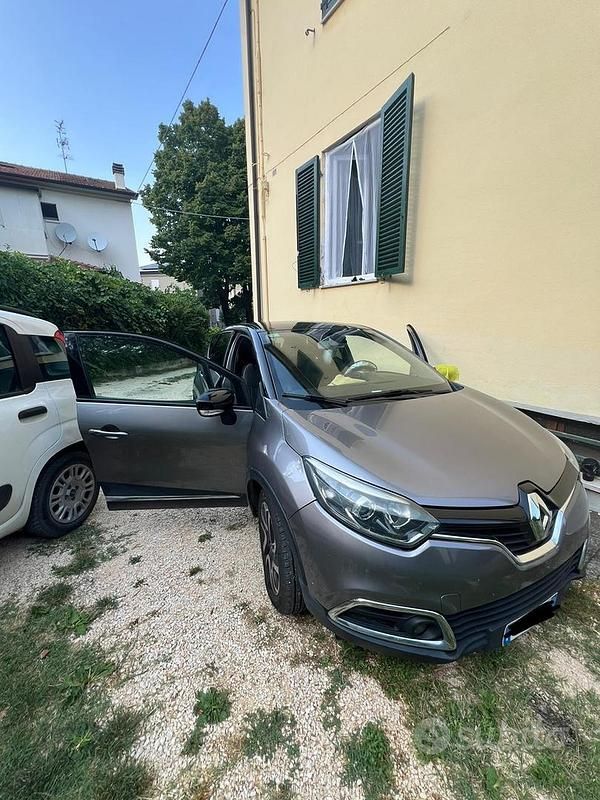 Usado Renault Captur 110 CV (80 kW) 2015 Gris SUV