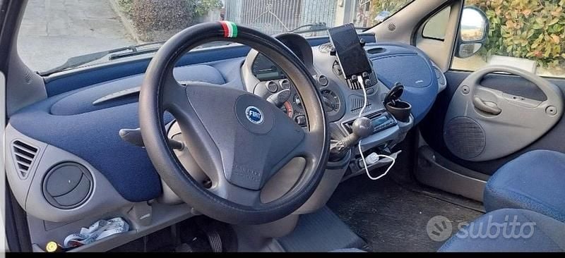 Usata Fiat Multipla 116 CV (85 kW) 2005 Grigio Monovolume