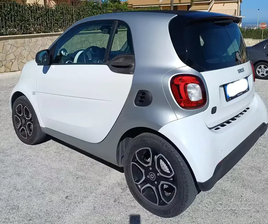 Używany Smart ForTwo Electric Drive 41 kW (56 KM) 2019 Biały Coupe