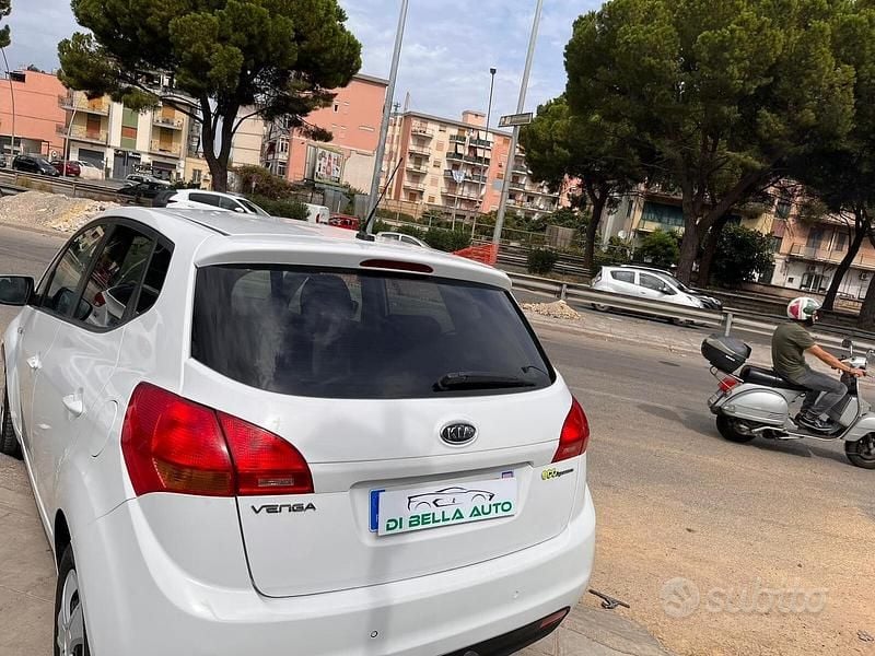 Usata Kia Venga 2010 Nero Utilitaria
