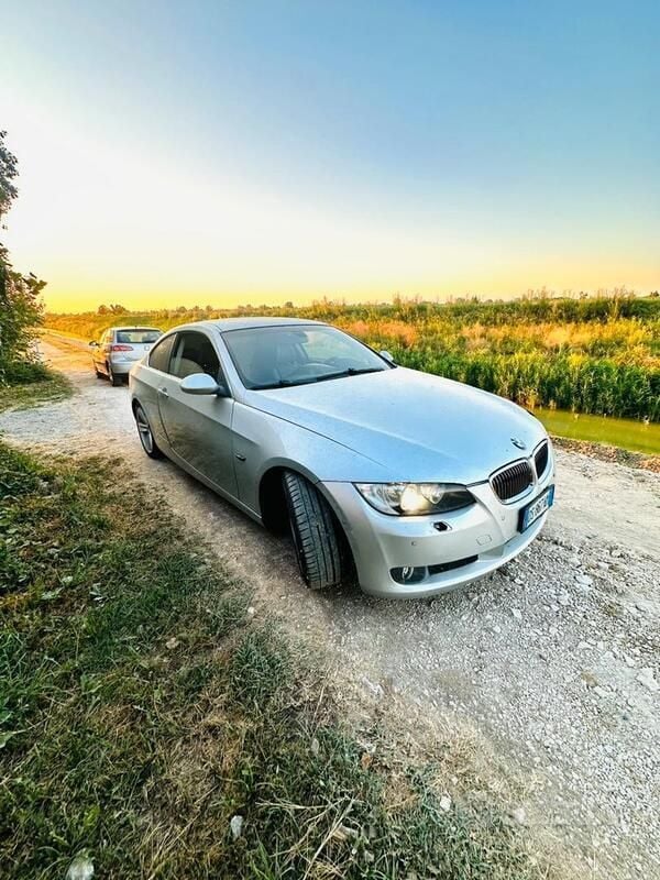 Usata BMW 330 231 CV (169 kW) 2009 Grigio Coupé