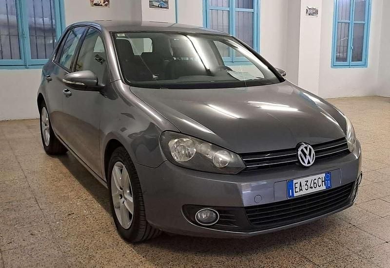 Grigio Usata 2010 VW Golf VI Tre volumi | 6350 € (Ottimo prezzo) - Immagine 1/4