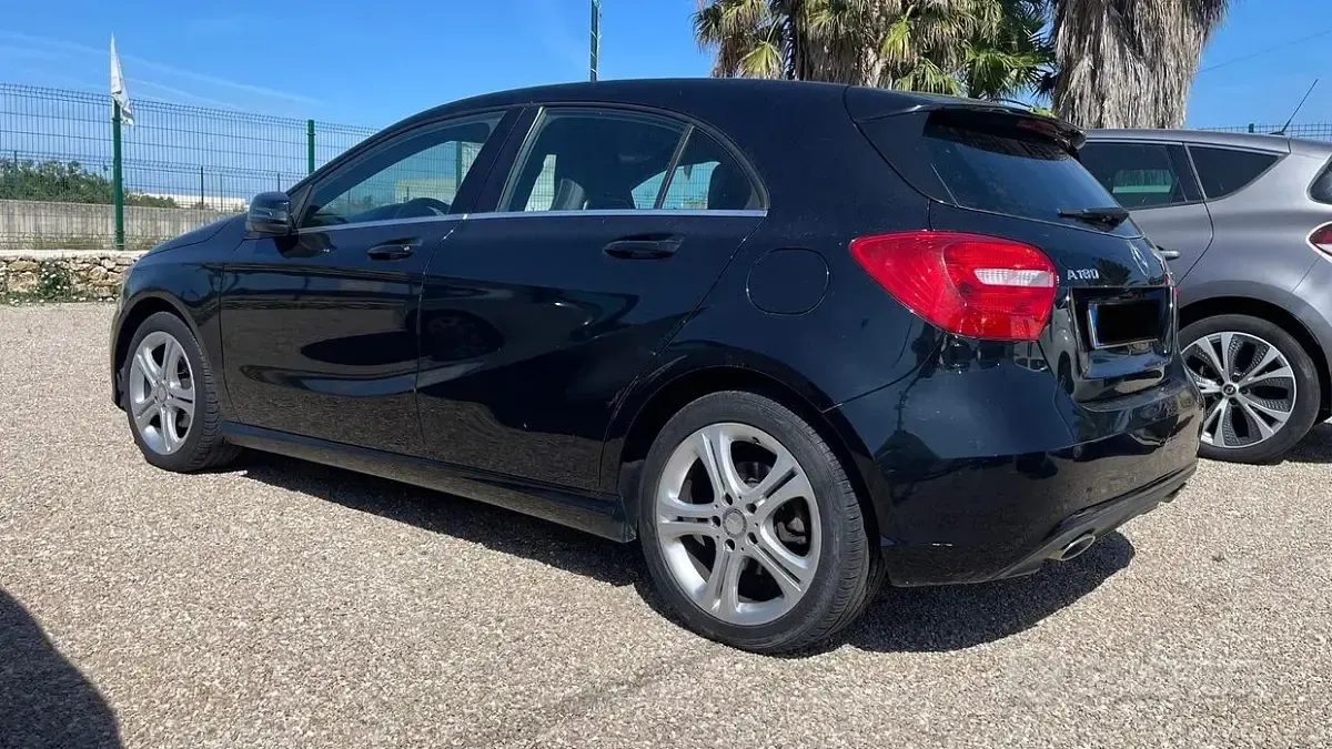 Usata Mercedes A180 109 CV (80 kW) 2015 Nero Utilitaria