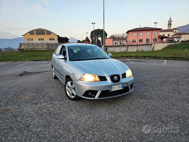 Grigio Usata 2008 Seat Ibiza FR Tre volumi | 1680 € (Super prezzo) - Immagine 1/4