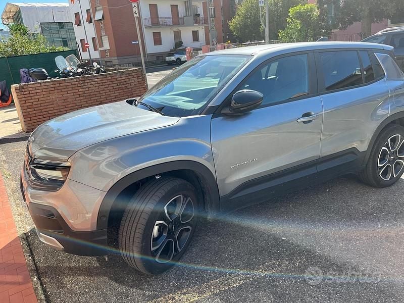 Usata Jeep Avenger 105 CV (77 kW) 2024 Grigio SUV