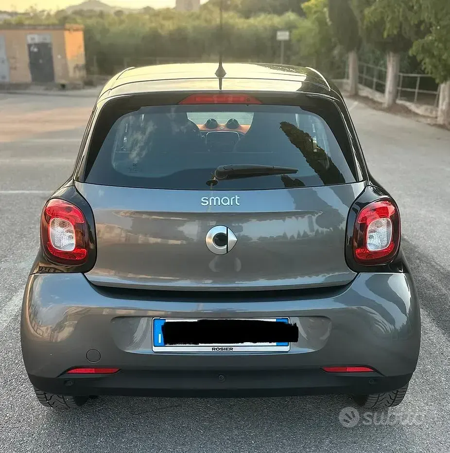 Usata Smart ForFour Passion 71 CV (52 kW) 2016 Grigio Utilitaria