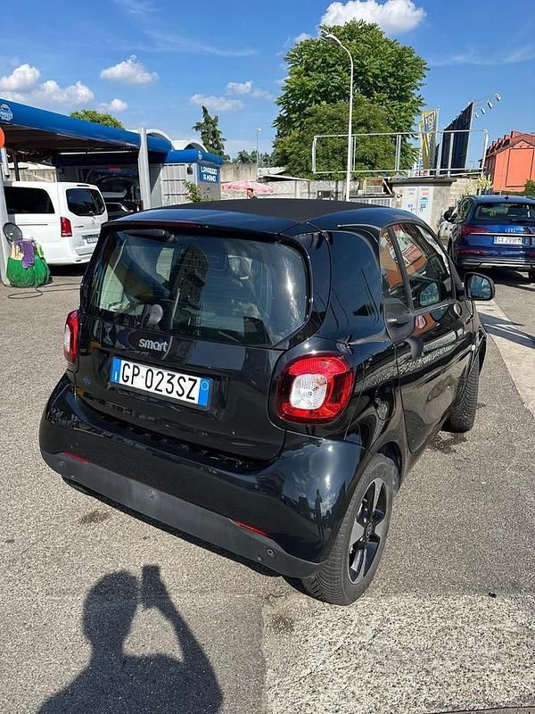 Nero Usata 2023 Smart ForTwo Electric Drive Passion Due volumi | 14.900 € (Buon prezzo) - Immagine 1/4