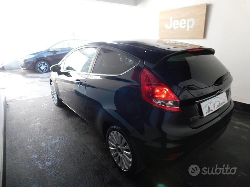 Usata Ford Fiesta Titanium 97 CV (71 kW) 2009 Nero Utilitaria