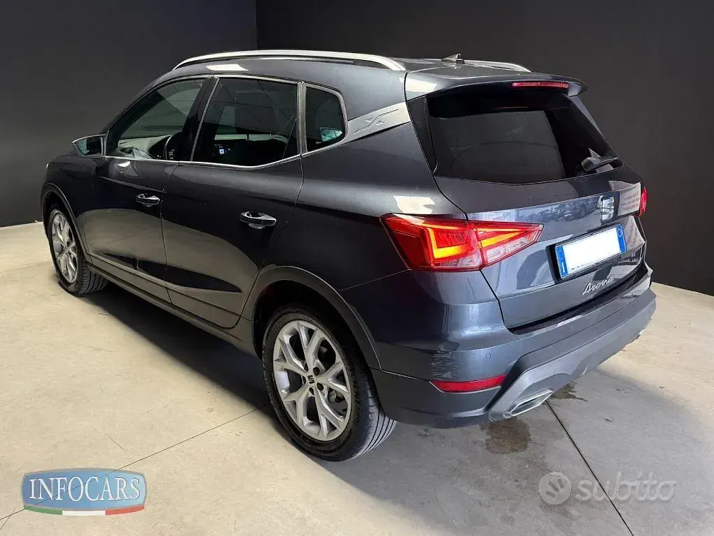Usata Seat Arona FR 110 CV (80 kW) 2023 Grigio metallizzato SUV