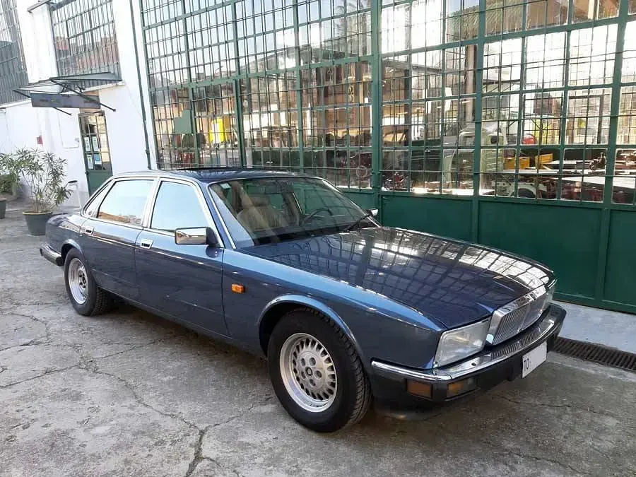 Usata Jaguar XJ Sovereign 202 CV (148 kW) 1988 Blu Berlina