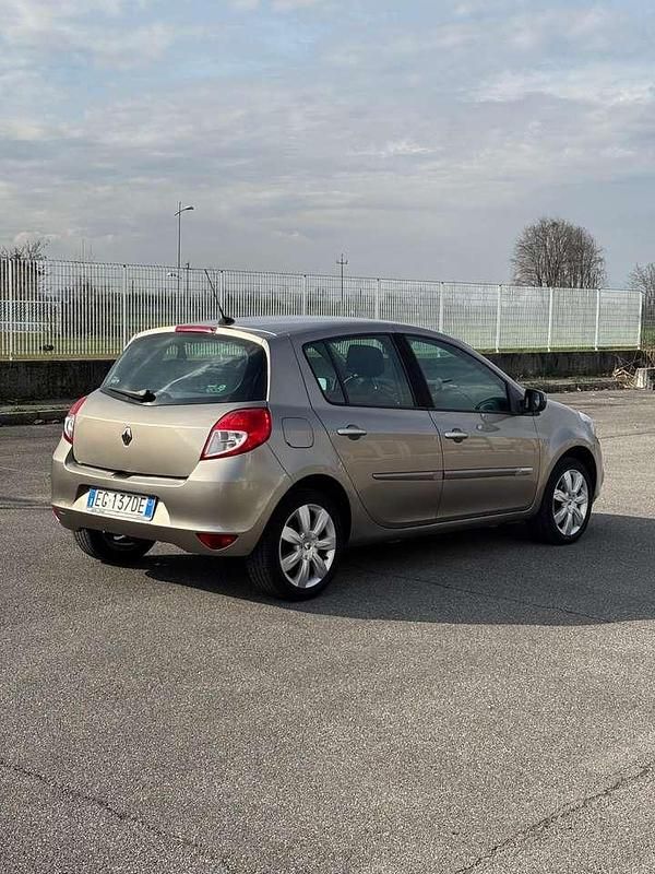 Usata Renault Clio II Luxe 101 CV (74 kW) 2011 Other Berlina