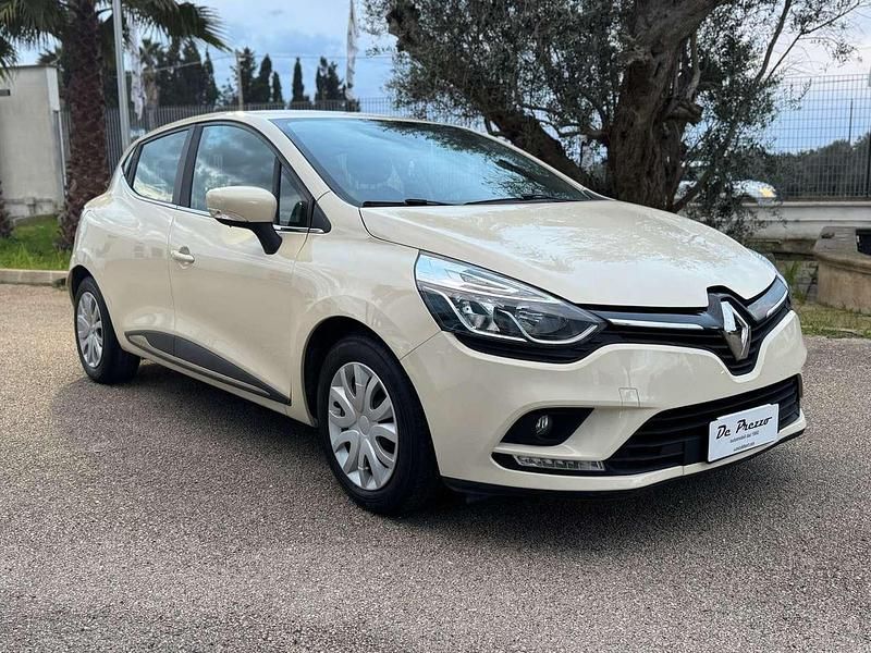 Usata Renault Clio IV Life 75 CV (55 kW) 2018 Beige Berlina
