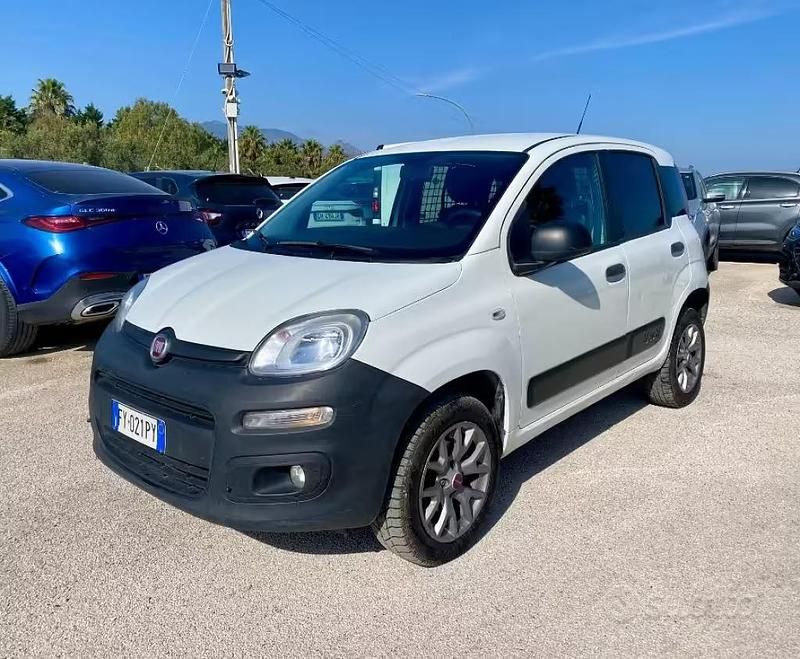 Usata Fiat Panda 4x4 S 86 CV (63 kW) 2019 Bianco Utilitaria