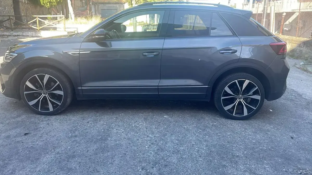 Usata VW T-Roc R-line 150 CV (110 kW) 2023 Grigio SUV
