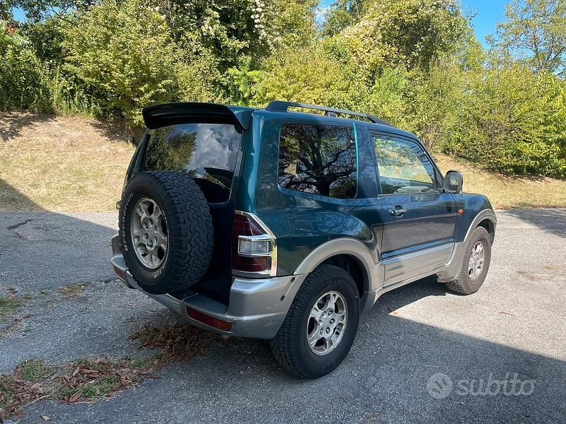 Usata Mitsubishi Pajero 165 CV (121 kW) 2001 Verde SUV