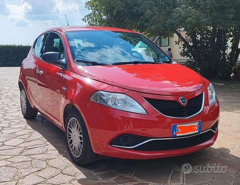 Usata Lancia Ypsilon 69 CV (50 kW) 2017 Rosso Utilitaria