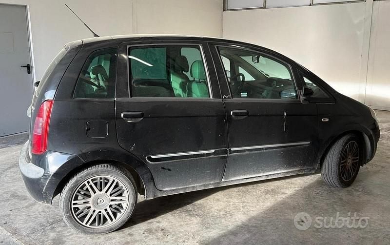 Usata Lancia Musa 90 CV (66 kW) 2007 Nero Monovolume