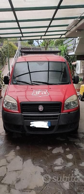 Usata Fiat Doblò 103 CV (75 kW) 2009 Rosso Monovolume