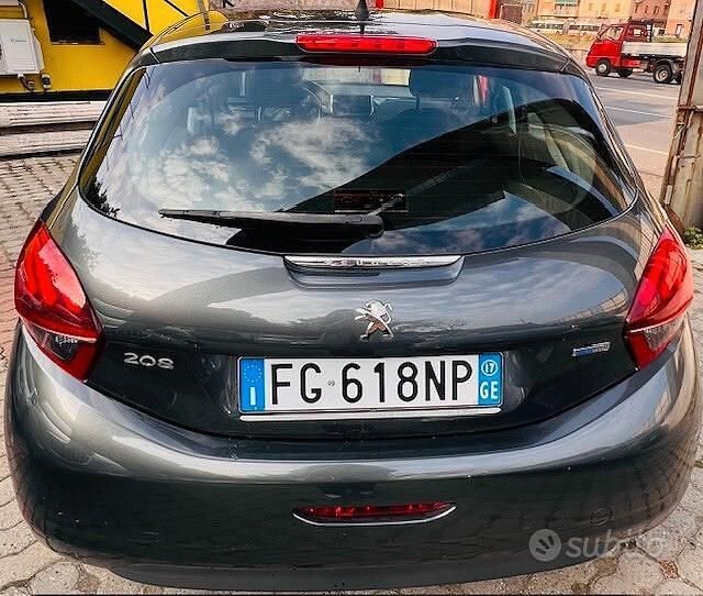 Usata Peugeot 208 Allure 82 CV (60 kW) 2017 Grigio Utilitaria