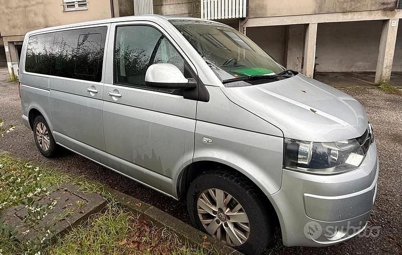 Grigio Usata 2015 VW Caravelle Monovolume | 17.500 € (Super prezzo) - Immagine 1/4