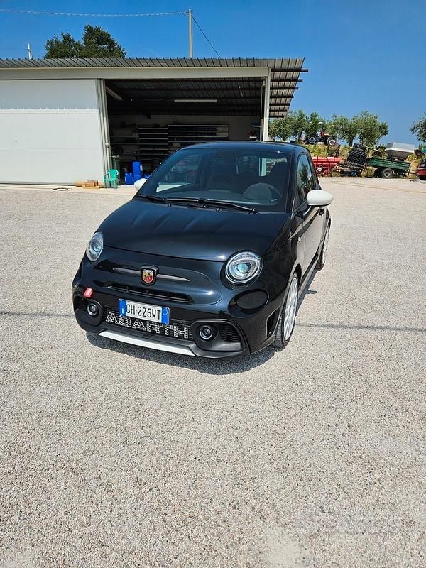 Usata Abarth 695 Esseesse 180 CV (132 kW) 2022 Nero Utilitaria