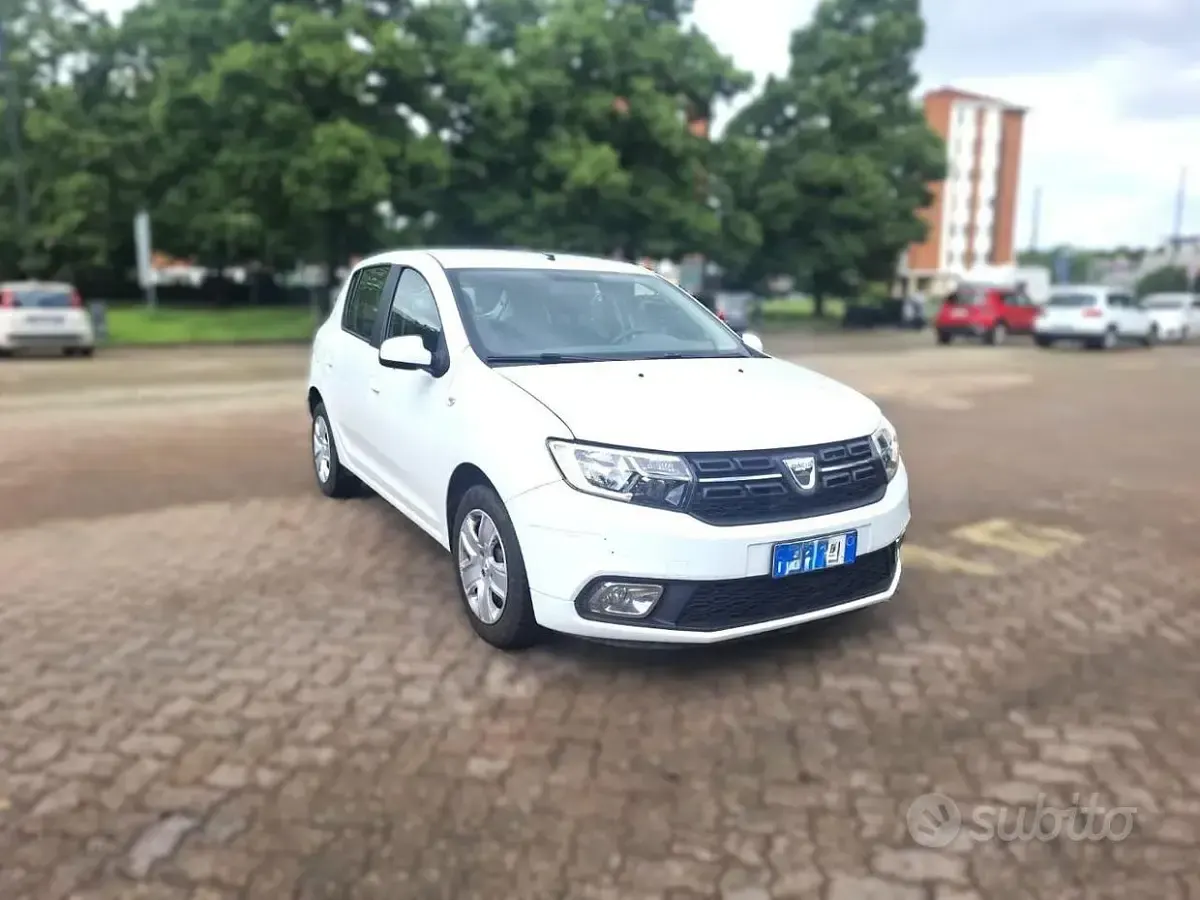 Käytetty Dacia Sandero Ambiance 90 HP (66 kW) 2017 Valkoinen Sedan
