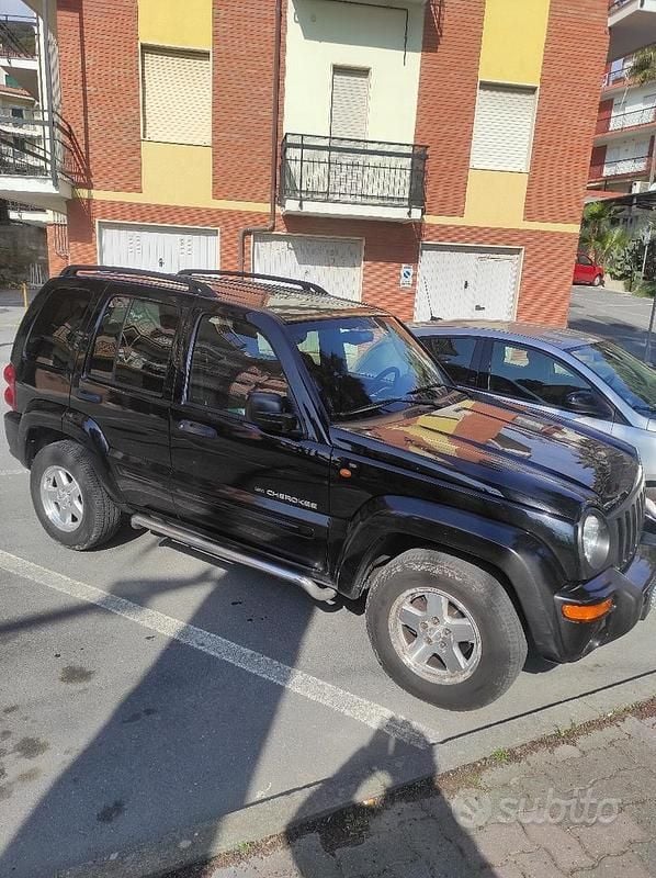 Usata Jeep Cherokee 2003 Nero SUV