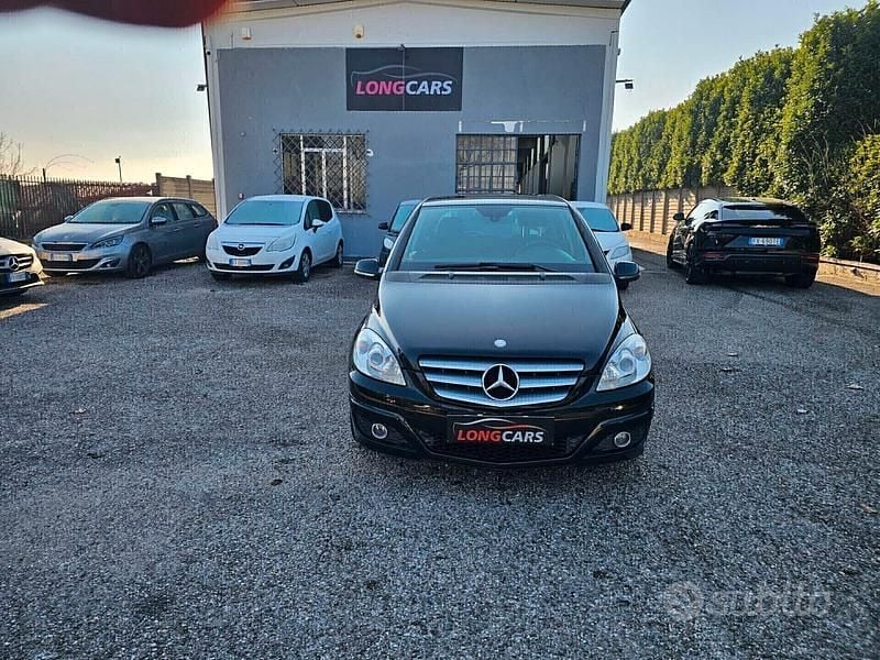 Usata Mercedes B180 Premium 109 CV (80 kW) 2011 Nero Monovolume