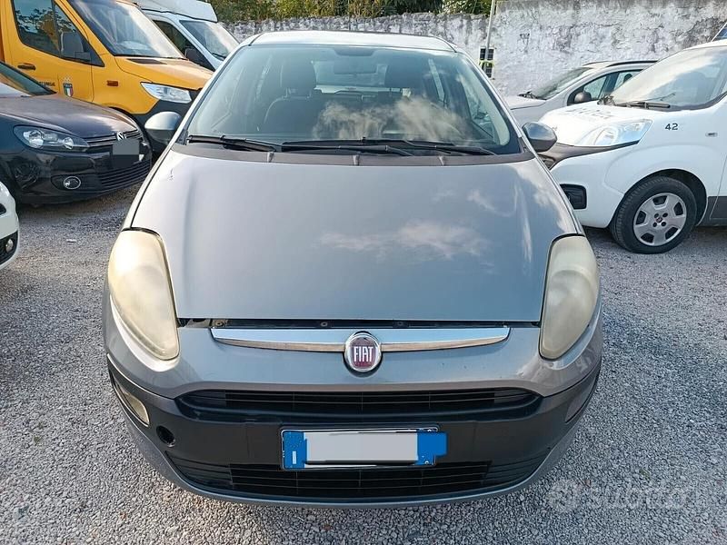 Usata Fiat Punto 77 CV (56 kW) 2011 Grigio Berlina