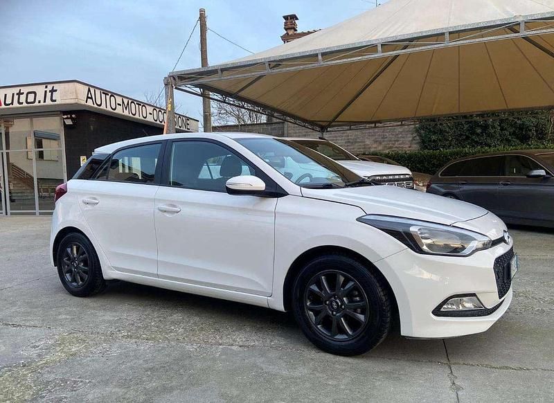 Usata Hyundai i20 Comfort 84 CV (61 kW) 2017 Bianco Berlina