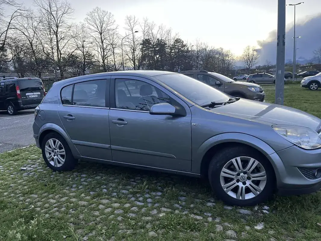 Usata Opel Astra Club 116 CV (85 kW) 2008 Argento Berlina