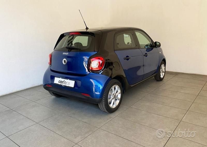 Usata Smart ForFour Proxy 71 CV (52 kW) 2017 Blu metallizzato Utilitaria