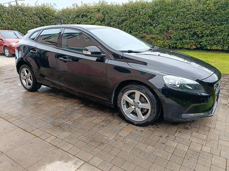 Usata Volvo V40 Kinetic 119 CV (87 kW) 2015 Nero Berlina