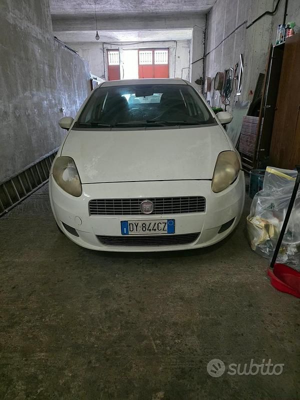 Usata Fiat Punto 77 CV (56 kW) 2009 Bianco Utilitaria