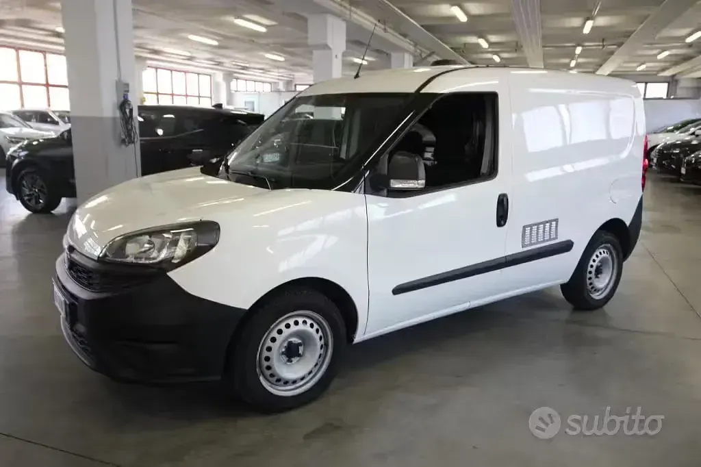 Usata Fiat Doblò Business 120 CV (88 kW) 2020 Bianco Monovolume