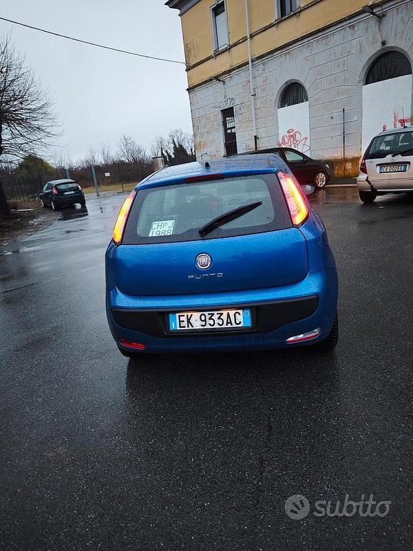 Usata Fiat Punto Evo 65 CV (47 kW) 2011 Blu Utilitaria