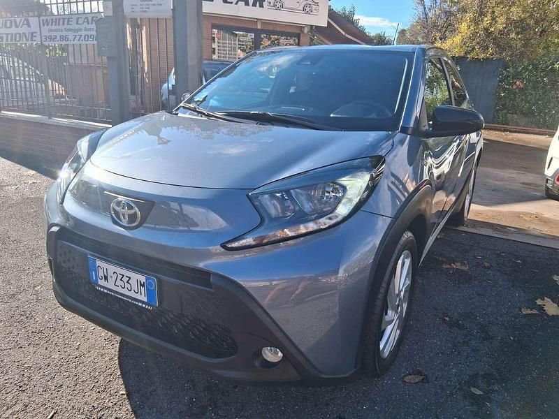 Usata Toyota Aygo X Lounge 72 CV (52 kW) 2024 Blu/azzurro SUV