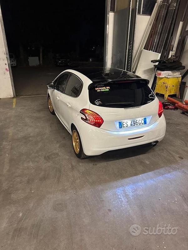 Usata Peugeot 208 Allure 68 CV (50 kW) 2013 Bianco Utilitaria