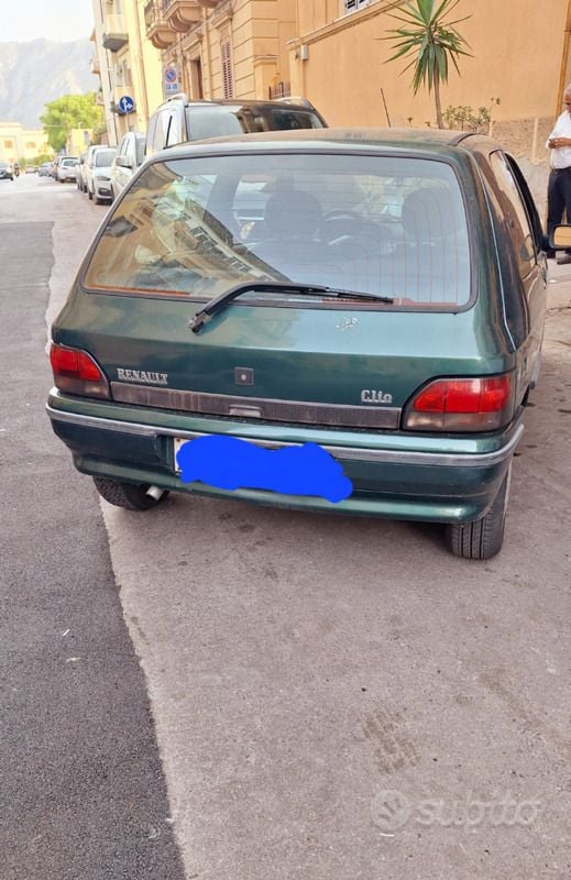 Verde Usata 1995 Renault Clio Tre volumi | 1500 € - Immagine 1/2