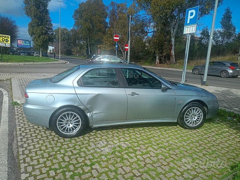Usata Alfa Romeo 156 115 CV (84 kW) 2004 Grigio Berlina
