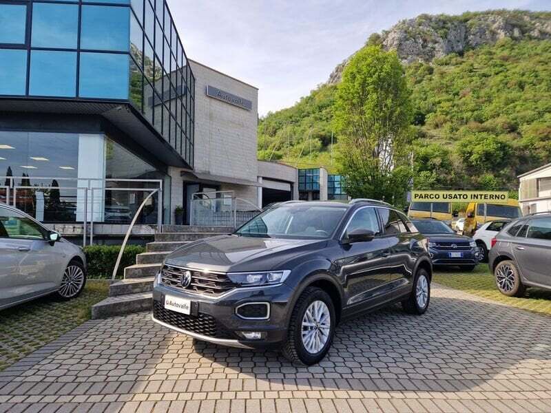 Grigio scuro Usata 2021 VW T-Roc Business SUV | 16.500 € (Buon prezzo) - Immagine 1/4