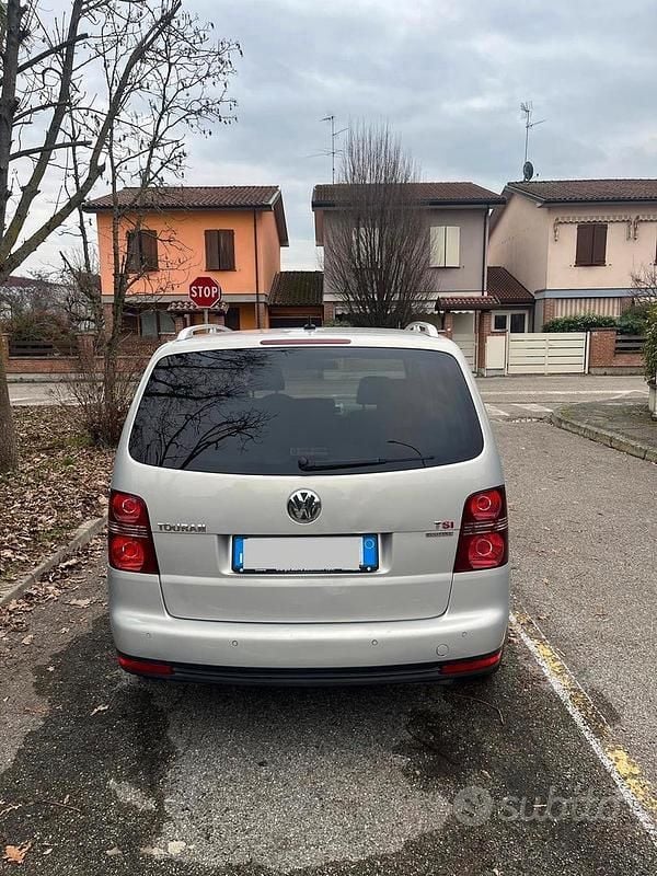 Usata VW Touran 150 CV (110 kW) 2010 Grigio Monovolume