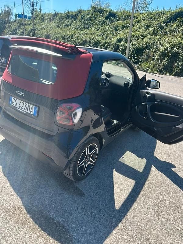 Usata Smart ForTwo Electric Drive 60 kW (82 CV) 2023 Blu Cabrio