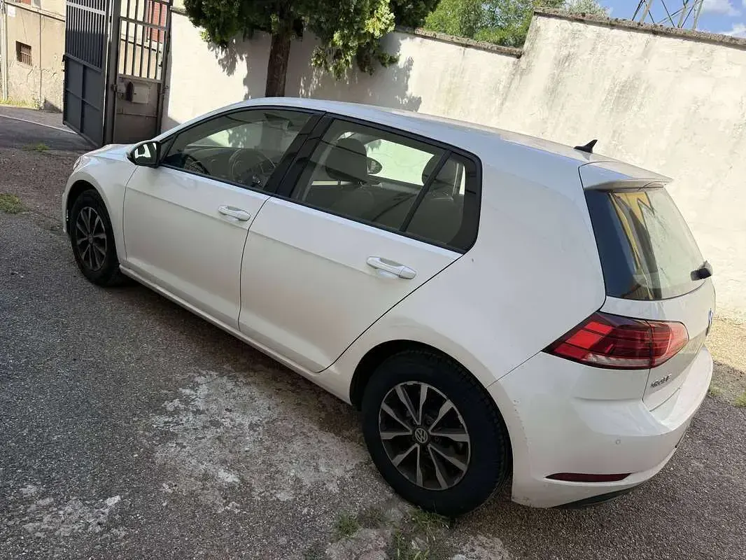 Usata VW Golf VII Trendline 86 CV (63 kW) 2017 Bianco Berlina