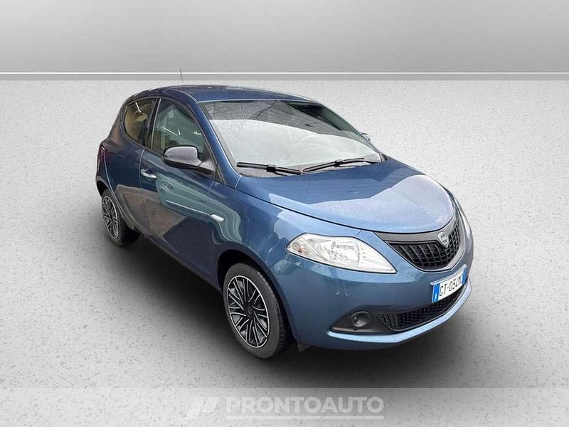 Usata Lancia Ypsilon Silver 70 CV (51 kW) 2024 Blu/azzurro Utilitaria