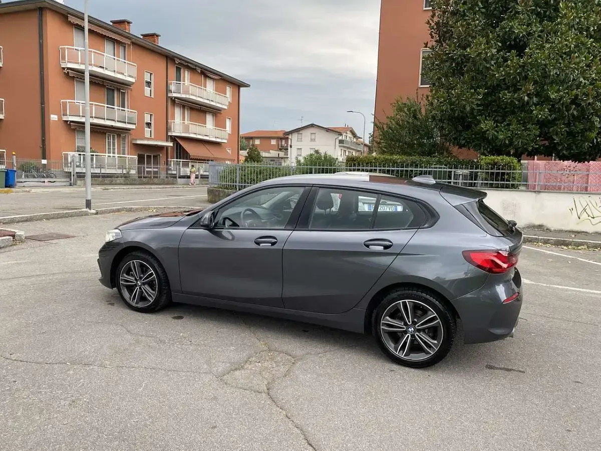 Usata BMW 118 Advantage 140 CV (102 kW) 2020 Grigio Berlina