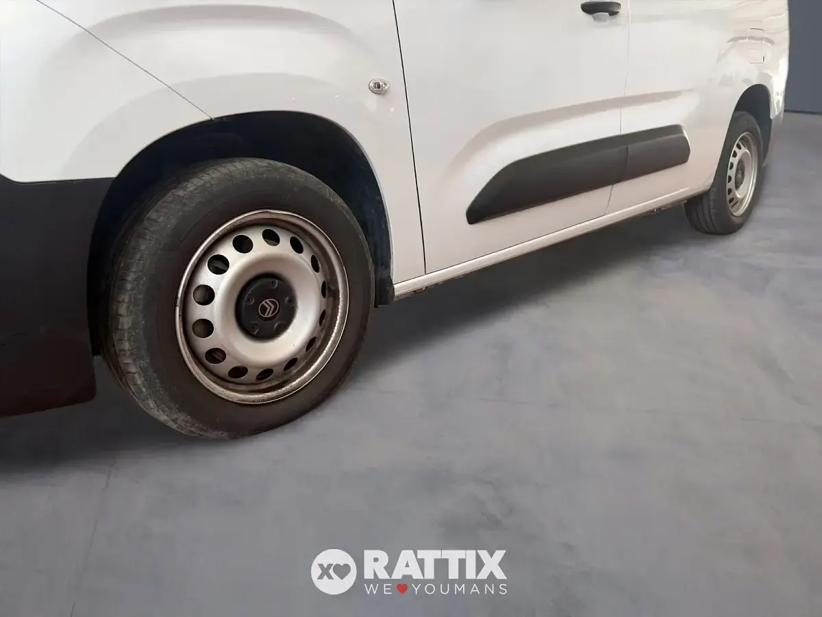 Usata Citroën Berlingo 131 CV (96 kW) 2025 Kaolin white Monovolume