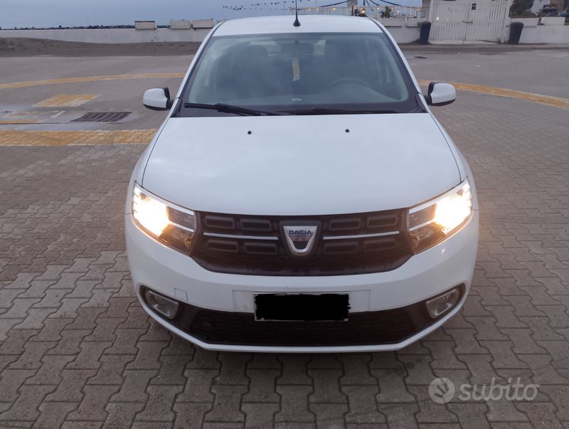 Bianco Usata 2020 Dacia Sandero Comfort Due volumi | 9999 € (Ottimo prezzo) - Immagine 1/4
