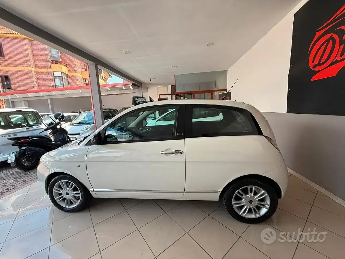 Usata Lancia Ypsilon 75 CV (55 kW) 2011 Bianco Utilitaria