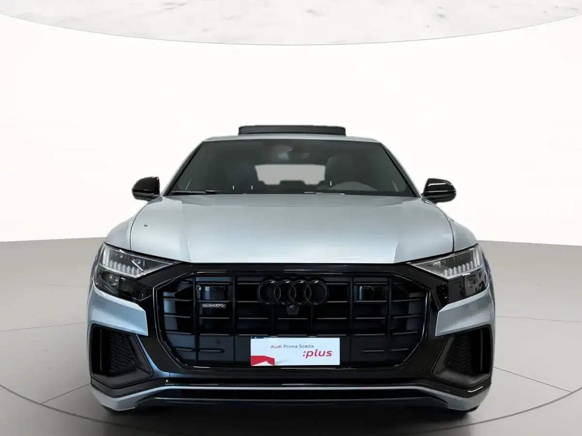 Usata Audi Q8 Comfort 286 CV (210 kW) 2023 Grigio satellite metallizzato SUV